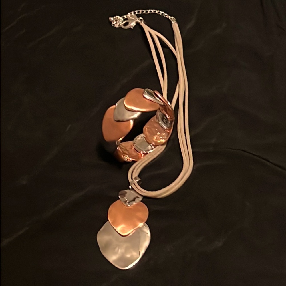 2pc Necklace and bracelet set BNWOT